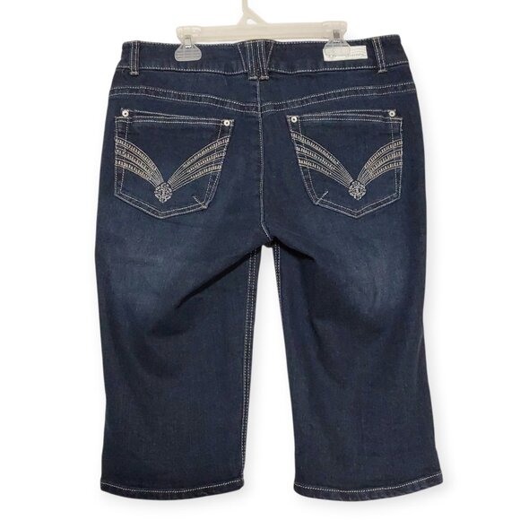 Democracy AbSolution Low-Rise Distressed Bermuda Jean Shorts Great Cond - 8 - Picture 1 of 10